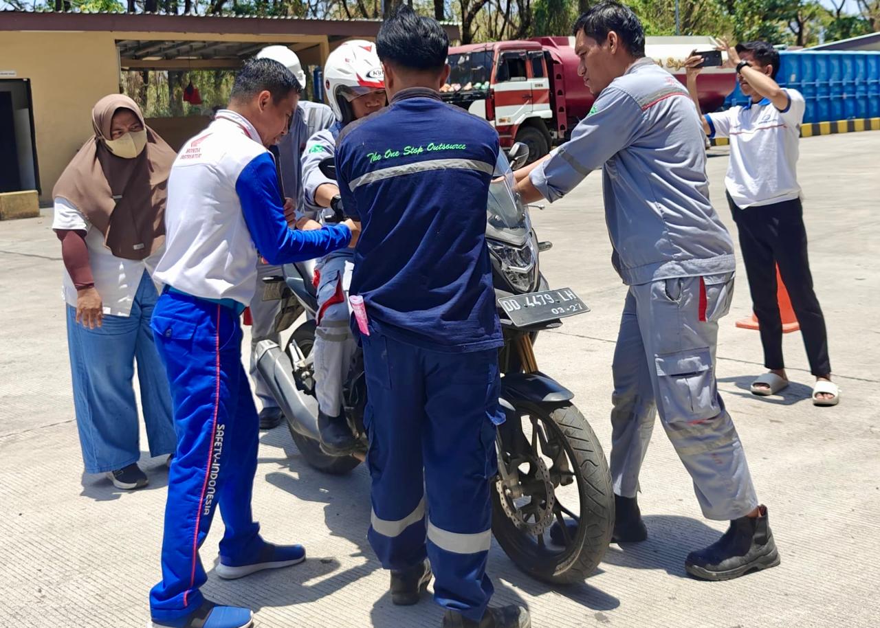 Asmo Sulsel Berikan Tips Berkendara Sepeda Motor Bagi Pemula