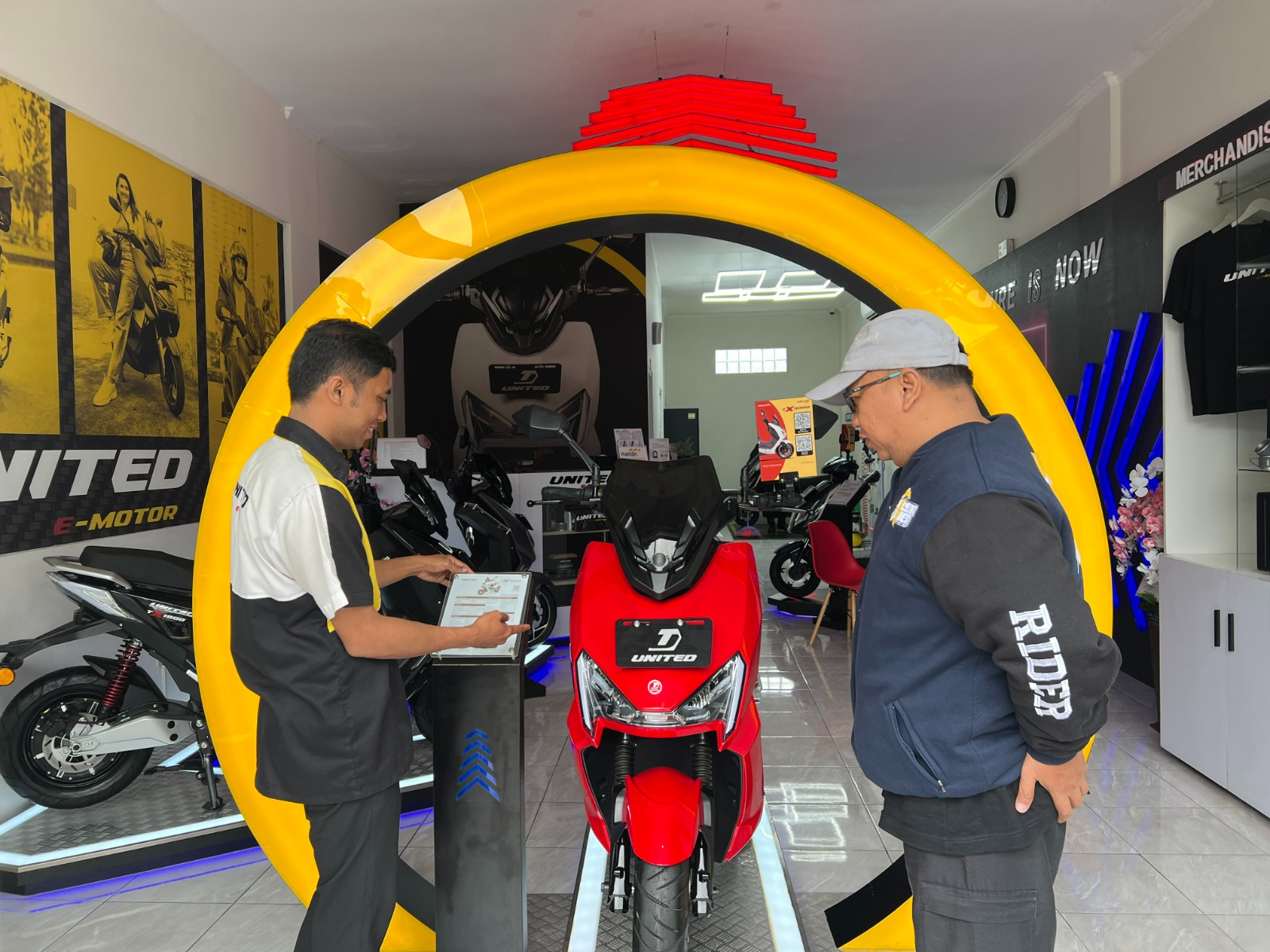 Manjakan Pelanggan, United E-Motor Bikin Syok Lewat Program Shocktober