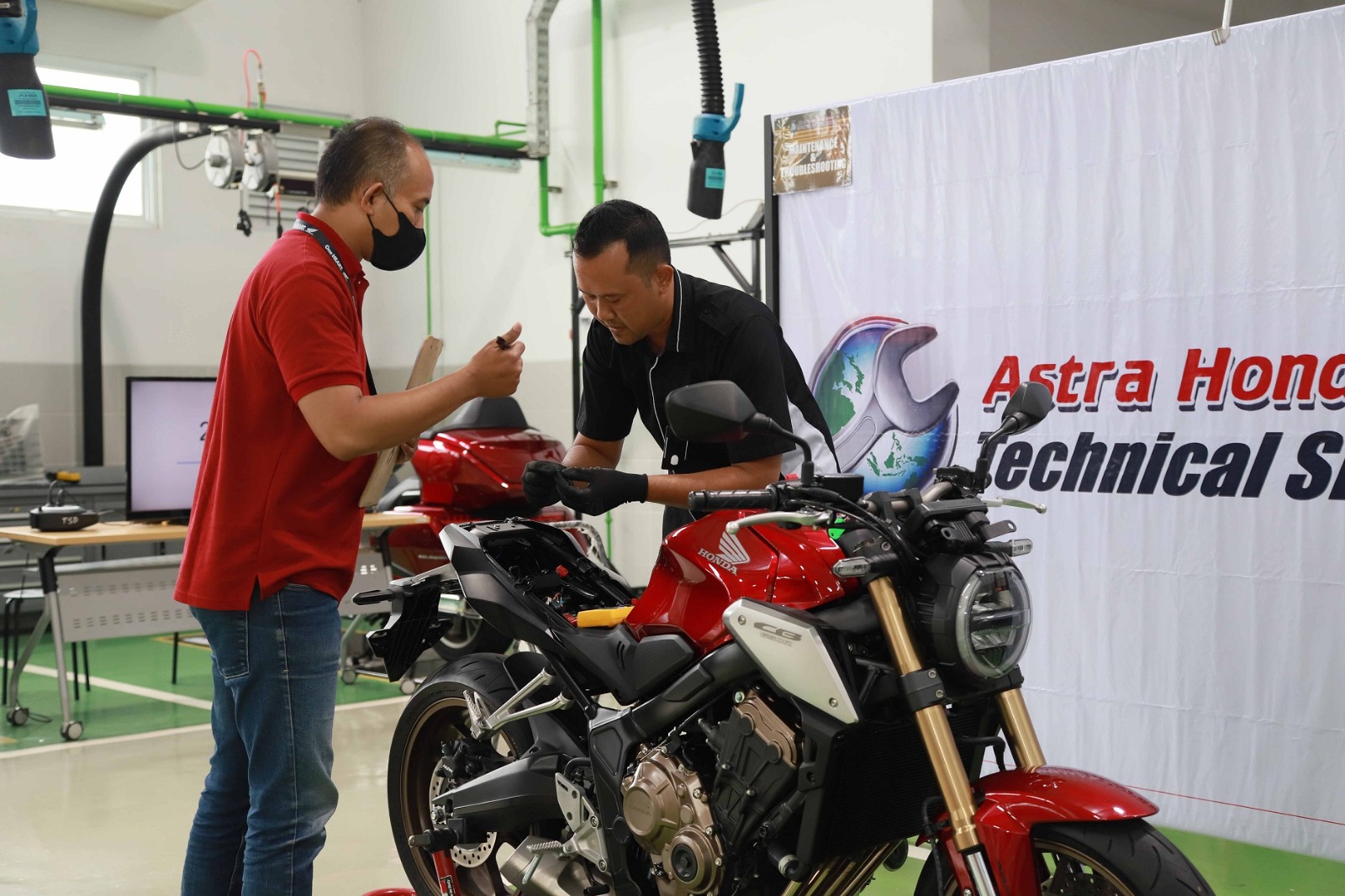 6 Teknisi AHASS Adu Keterampilan Teknis Motor Honda Lawan 11 Negara Asia