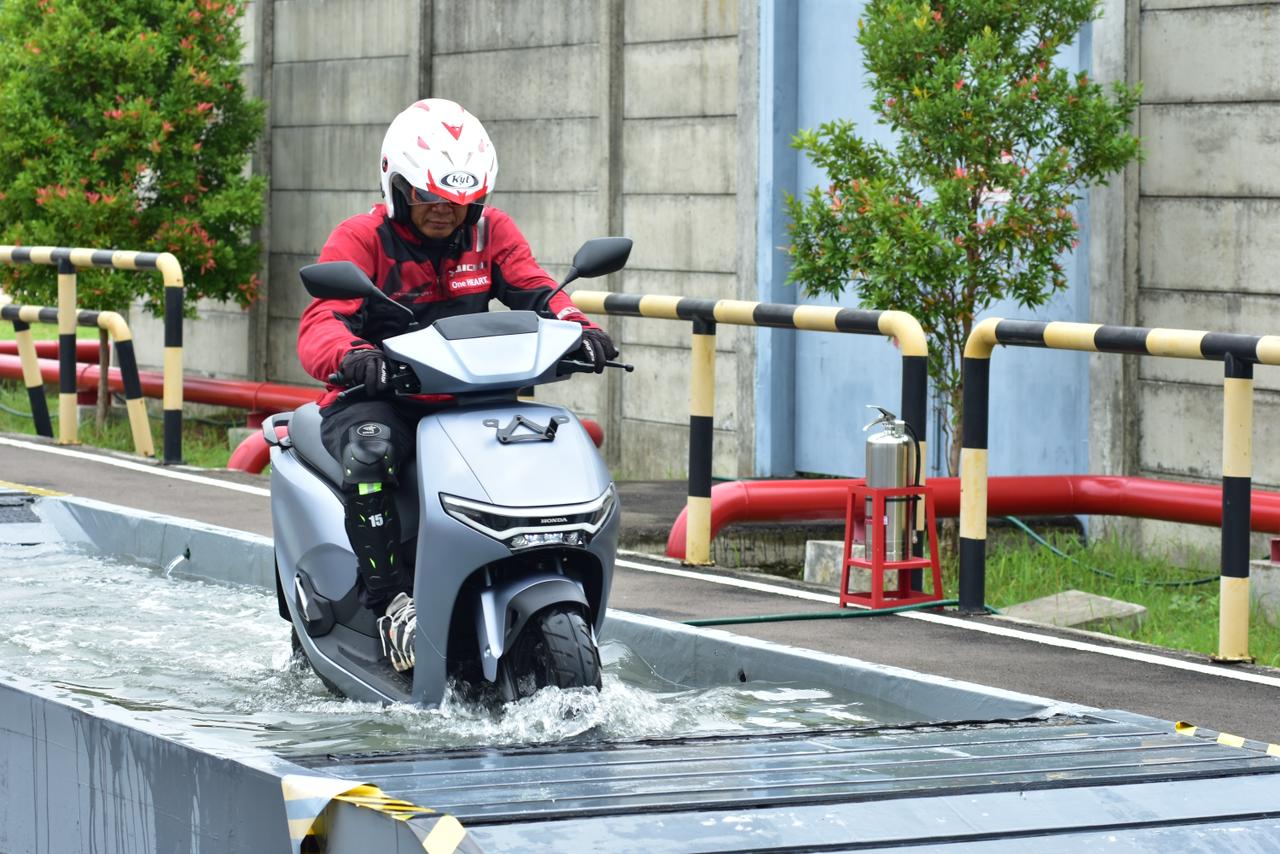 Tips Berkendara Aman Ala Asmo Sulsel