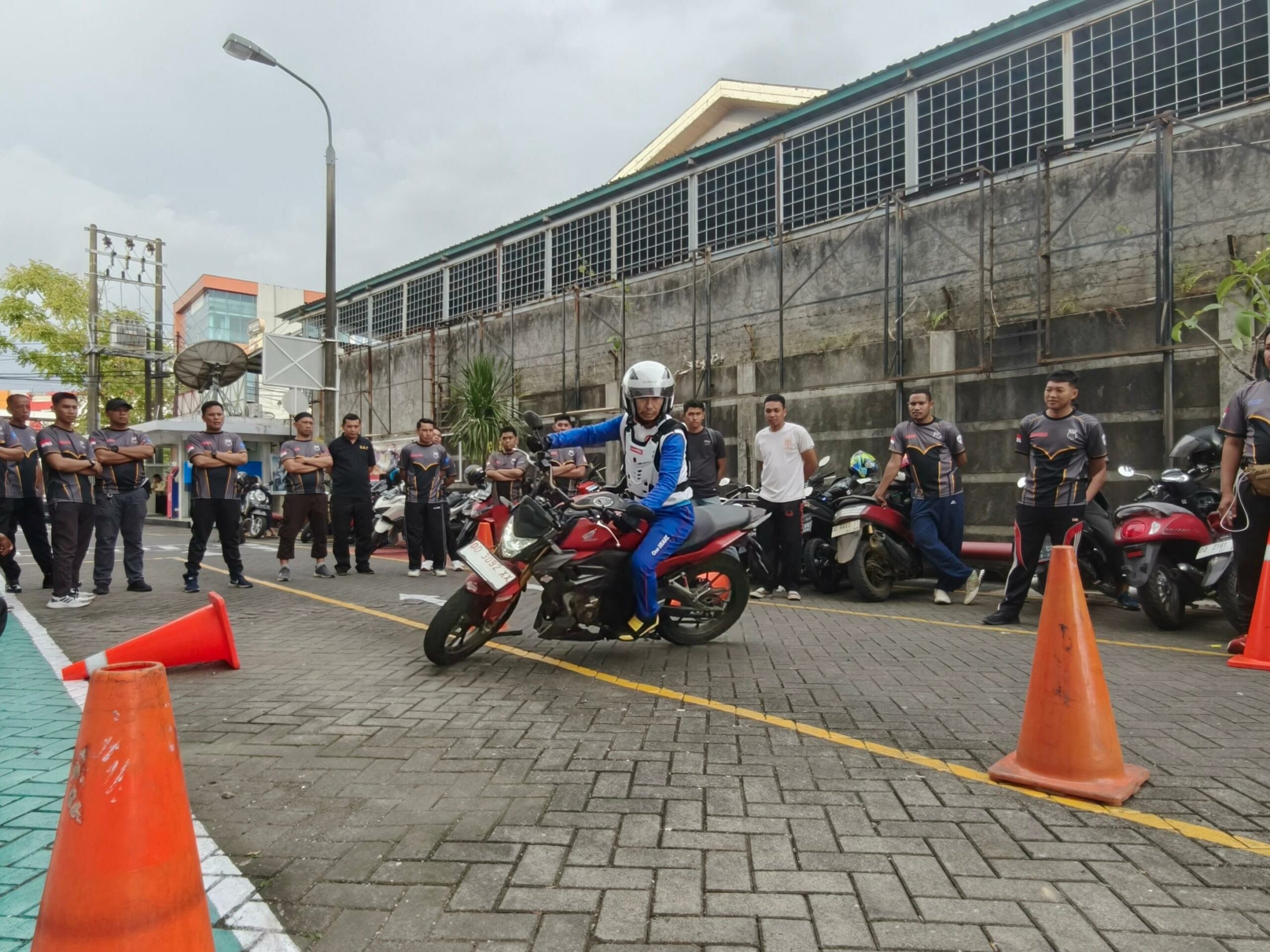Asmo Sulsel Gandeng PT Bravo Makassar Gelar Edukasi Safety Riding