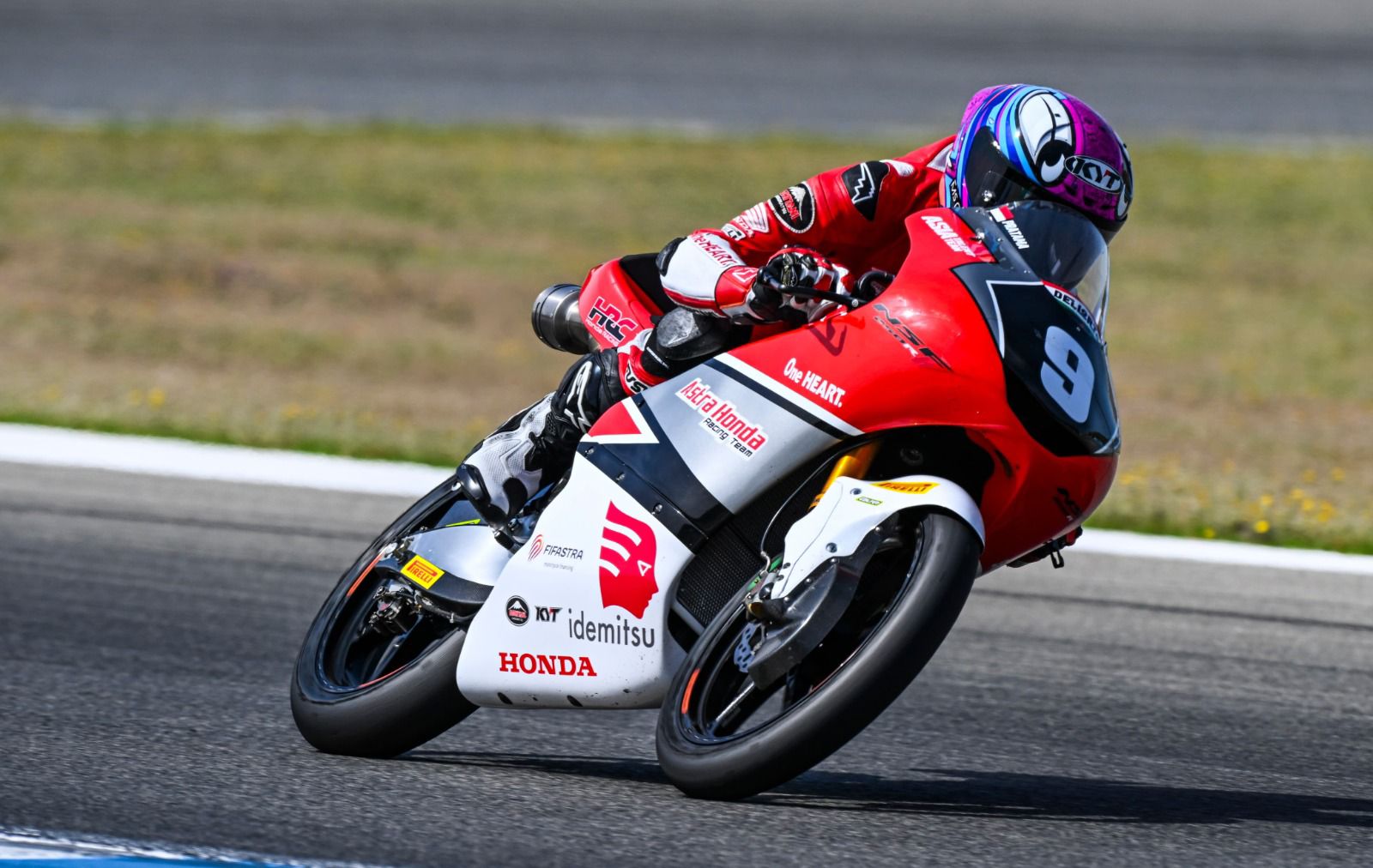 Honda NSF250RW dan NSF250R Uji Ketangguhan di Magny Cours, 2 Pebalap AHRT Bawa Target Podium