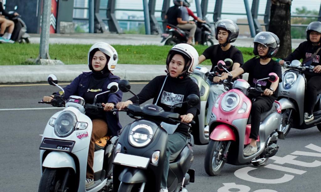 Asmo Sulsel Ajak Pengendara Tampil Stylish dalam Scoopy Velocreativity 2025