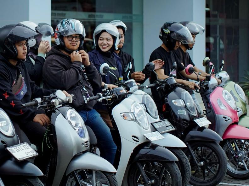 Asmo Sulsel Gaungkan Keselamatan Berkendara Lewat Scoopy Velocreativity