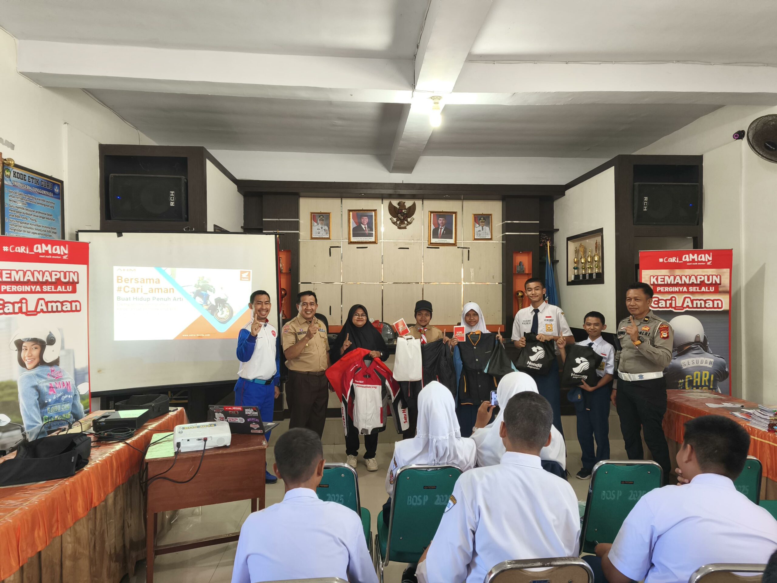 Asmo Sulsel dan Polres Gowa Gelar Edukasi Safety Riding di SMPN 1 Sungguminasa