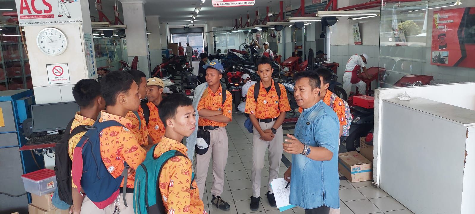 28 Siswa SMKN 10 Makassar Jalani PKL di 9 AHASS Makassar
