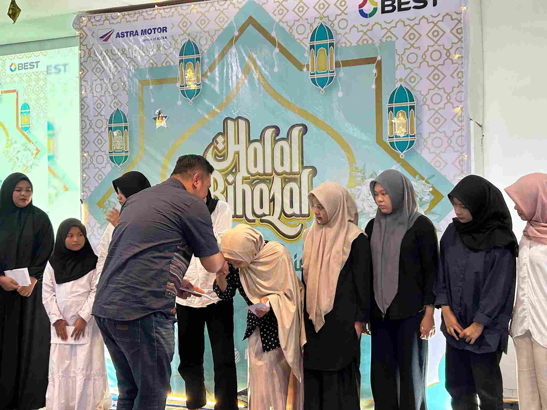 Halal Bihalal, Asmo Sulsel Berikan Santunan Anak Panti Asuhan Mawaddah