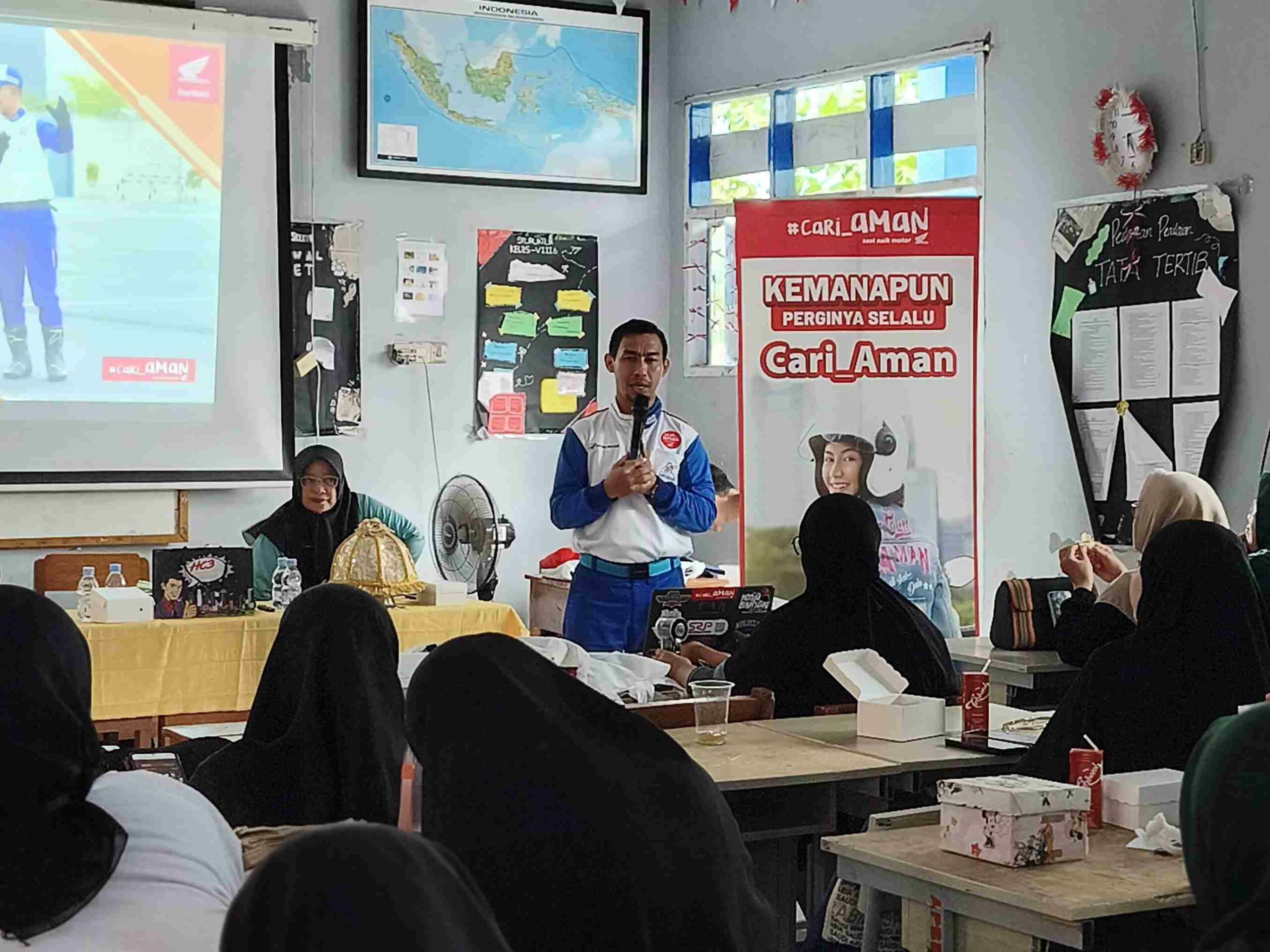 Edukasi Safety Riding Asmo Sulsel di SMPN 40 Makassar: Ajak Siswa Kampanyekan Keselamatan Berkendara